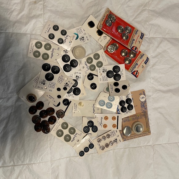 Buttons - Picture 2 of 7